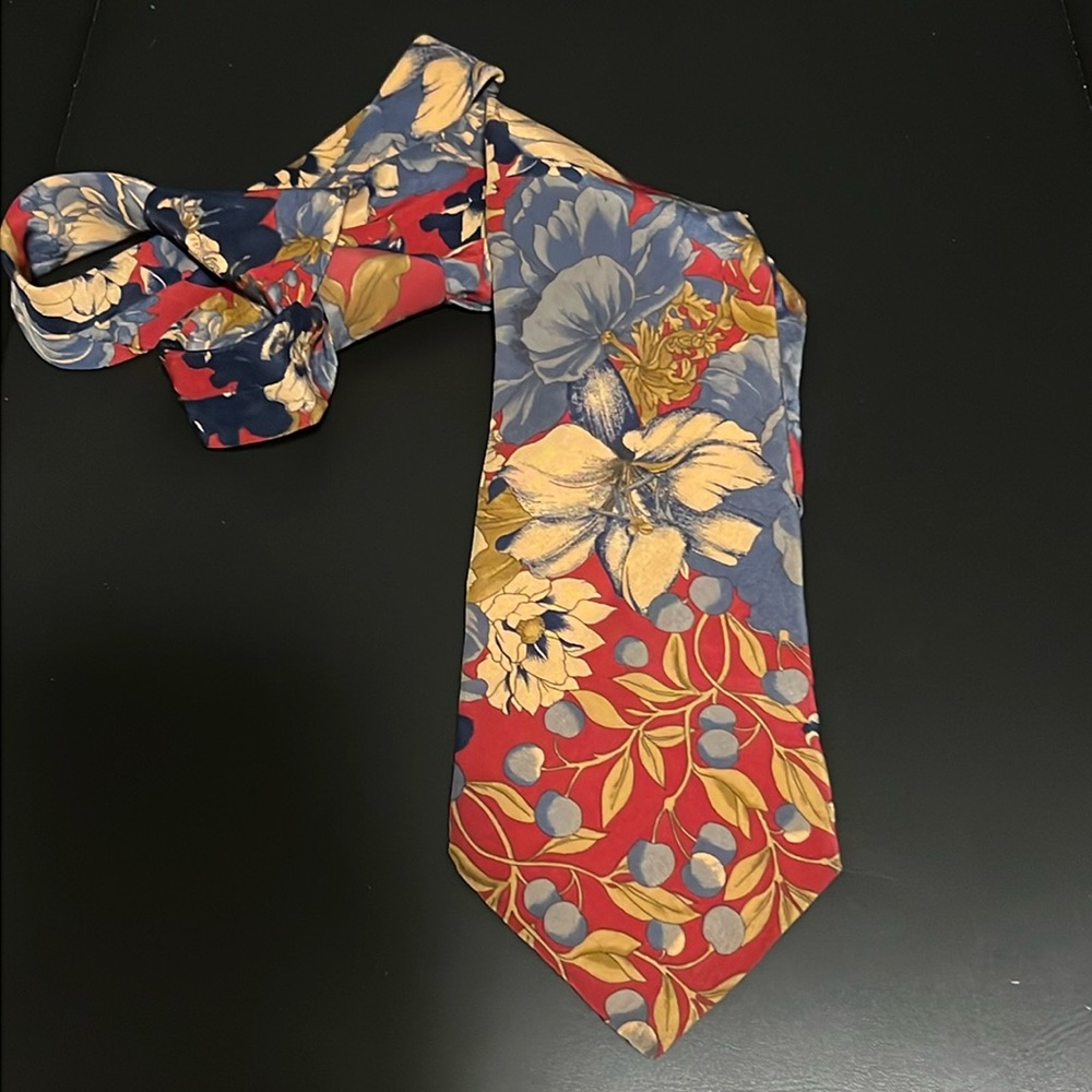 Bill Blass - Vintage Men’s Floral Necktie; “all silk”